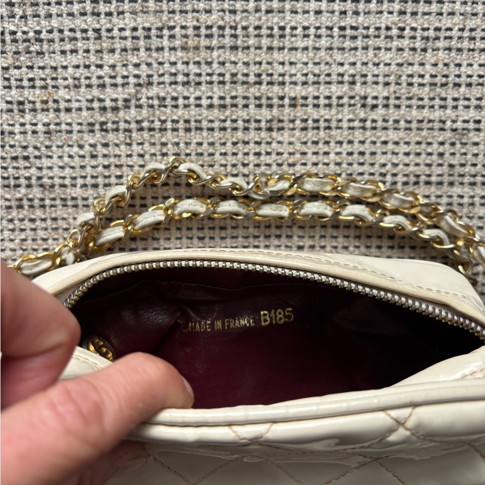 CHANEL 80's Vintage Camera Quilted Bag - Picture 13 of 13